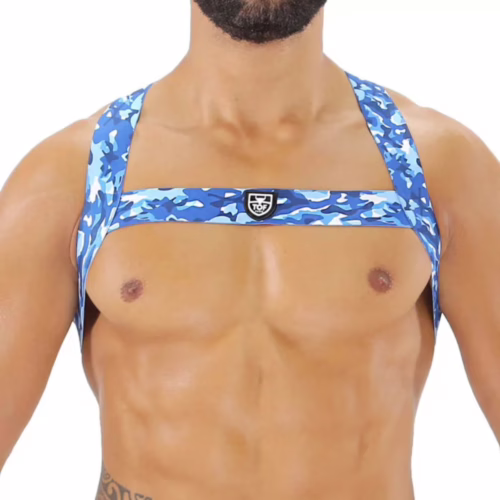 Blue camo elastic harness worn by a man