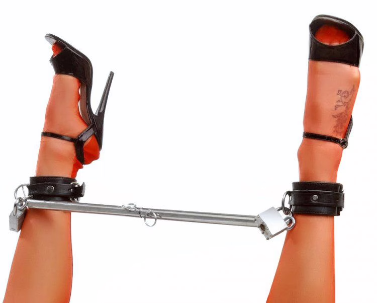 Adjustable steel spreader bar with cuffs and lock